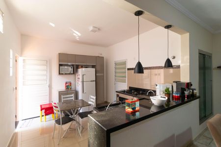 Casa à venda com 256m², 4 quartos e 4 vagas Casa à venda com 256m², 4 quartos e 4 vagasCozinha