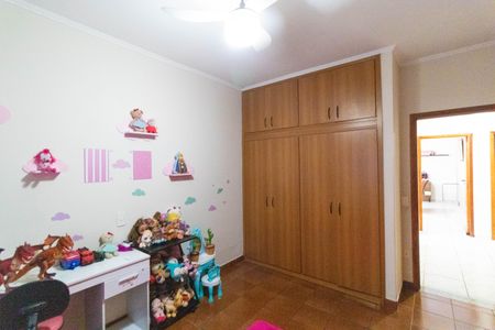 Casa à venda com 256m², 4 quartos e 4 vagas Casa à venda com 256m², 4 quartos e 4 vagasQuarto 02