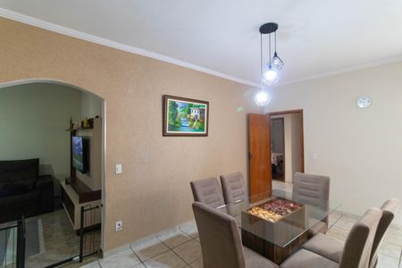 Casa à venda com 256m², 4 quartos e 4 vagas Casa à venda com 256m², 4 quartos e 4 vagasSala de Jantar