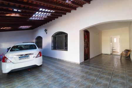 Casa à venda com 256m², 4 quartos e 4 vagas Casa à venda com 256m², 4 quartos e 4 vagasGaragem