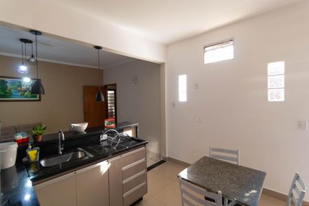 Casa à venda com 256m², 4 quartos e 4 vagas Casa à venda com 256m², 4 quartos e 4 vagasCozinha