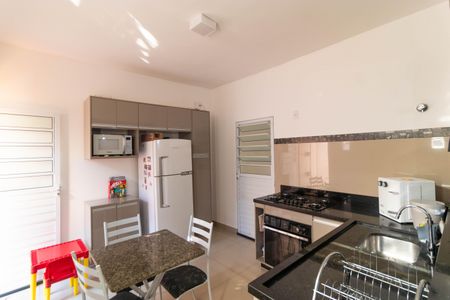 Casa à venda com 256m², 4 quartos e 4 vagas Casa à venda com 256m², 4 quartos e 4 vagasCozinha