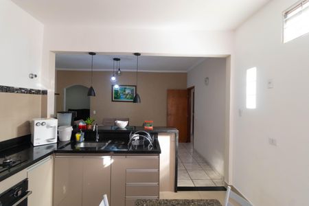 Casa à venda com 256m², 4 quartos e 4 vagas Casa à venda com 256m², 4 quartos e 4 vagasCozinha