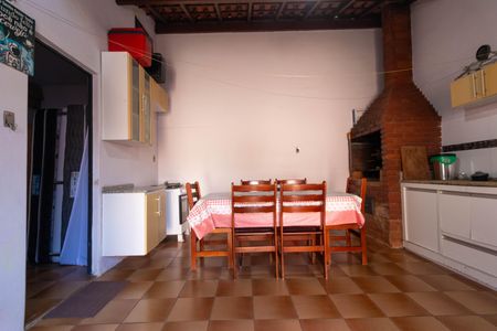 Casa à venda com 256m², 4 quartos e 4 vagas Casa à venda com 256m², 4 quartos e 4 vagasChurrasqueira