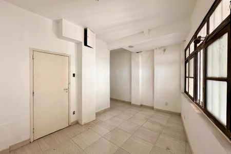 Apartamento à venda com 170m², 3 quartos e sem vaga Apartamento à venda com 170m², 3 quartos e sem vagaStudio
