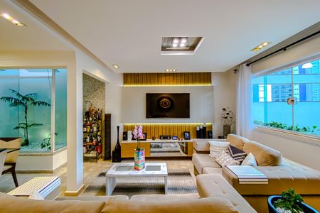 Casa à venda com 252m², 3 quartos e 5 vagasSala