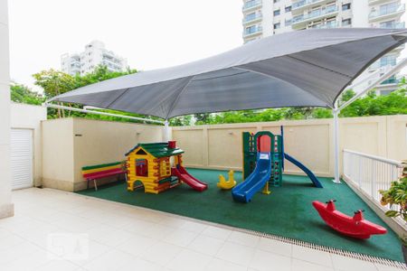 Apartamento à venda com 145m², 2 quartos e 2 vagas Apartamento à venda com 145m², 2 quartos e 2 vagasÁrea comum - Playground