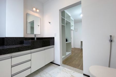 Casa à venda com 180m², 3 quartos e 2 vagas Casa à venda com 180m², 3 quartos e 2 vagasBanheiro - Suíte