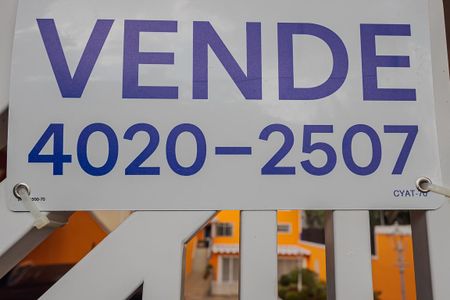 Casa à venda com 350m², 3 quartos e 8 vagasPlaquinha