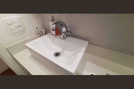 Apartamento à venda com 44m², 2 quartos e 1 vaga Apartamento à venda com 44m², 2 quartos e 1 vagaBanheiro