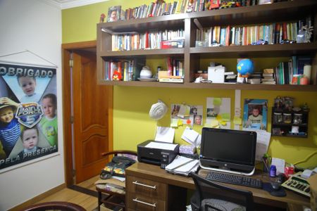 Casa à venda com 225m², 3 quartos e 2 vagasEscritório