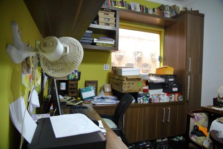 Casa à venda com 225m², 3 quartos e 2 vagasEscritório