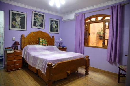 Casa à venda com 225m², 3 quartos e 2 vagasSuíte