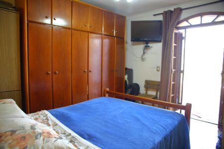 Casa à venda com 225m², 3 quartos e 2 vagasQuarto 2