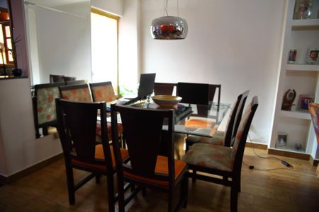 Casa à venda com 225m², 3 quartos e 2 vagasSala