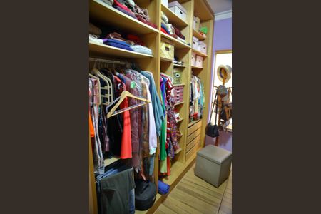 Casa à venda com 225m², 3 quartos e 2 vagasCloset da Suíte