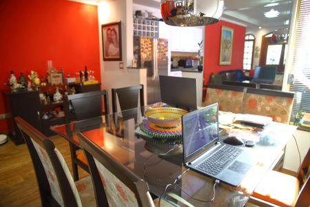 Casa à venda com 225m², 3 quartos e 2 vagasSala