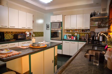 Casa à venda com 225m², 3 quartos e 2 vagasCozinha