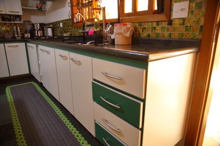 Casa à venda com 225m², 3 quartos e 2 vagasCozinha - Armários