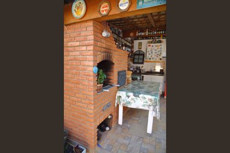 Casa à venda com 225m², 3 quartos e 2 vagasÁrea de convivência/ Churrasqueira