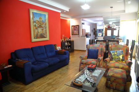 Casa à venda com 225m², 3 quartos e 2 vagasSala