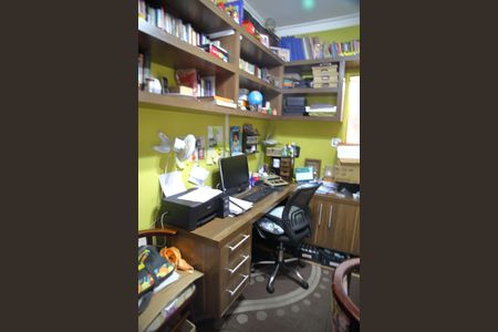 Casa à venda com 225m², 3 quartos e 2 vagasEscritório