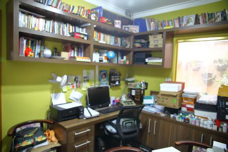 Casa à venda com 225m², 3 quartos e 2 vagasEscritório