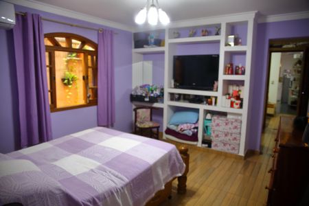 Casa à venda com 225m², 3 quartos e 2 vagasSuíte