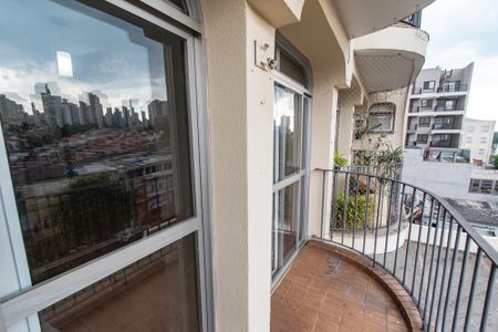 Apartamento à venda com 117m², 3 quartos e 1 vaga Apartamento à venda com 117m², 3 quartos e 1 vagaVaranda