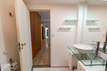 Apartamento à venda com 117m², 3 quartos e 1 vaga Apartamento à venda com 117m², 3 quartos e 1 vagaBanheiro da suíte