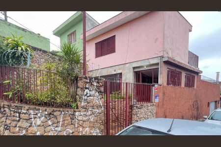 Casa à venda com 350m², 3 quartos e 3 vagas Casa à venda com 350m², 3 quartos e 3 vagasFachada