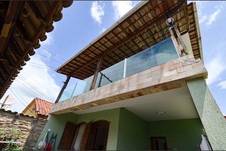 Casa à venda com 360m², 5 quartos e 2 vagas Casa à venda com 360m², 5 quartos e 2 vagasGaragem