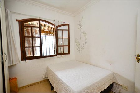 Casa à venda com 360m², 5 quartos e 2 vagas Casa à venda com 360m², 5 quartos e 2 vagasQuarto3