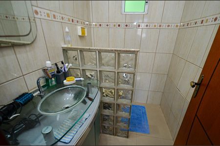 Casa à venda com 360m², 5 quartos e 2 vagas Casa à venda com 360m², 5 quartos e 2 vagasLavabo da sala