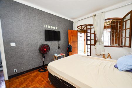 Casa à venda com 360m², 5 quartos e 2 vagas Casa à venda com 360m², 5 quartos e 2 vagasQuarto5