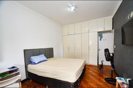 Casa à venda com 360m², 5 quartos e 2 vagas Casa à venda com 360m², 5 quartos e 2 vagasQuarto5