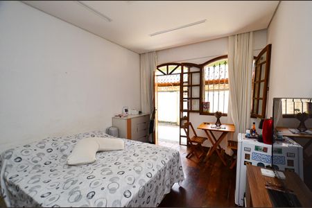 Casa à venda com 360m², 5 quartos e 2 vagas Casa à venda com 360m², 5 quartos e 2 vagasQuarto2
