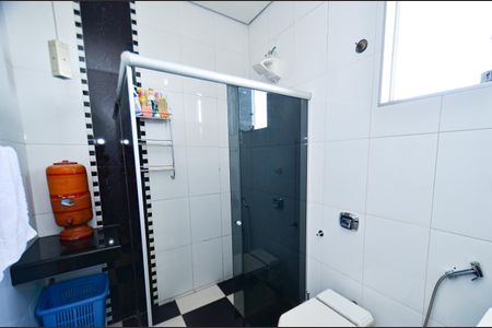 Casa à venda com 360m², 5 quartos e 2 vagas Casa à venda com 360m², 5 quartos e 2 vagasBanheiro social