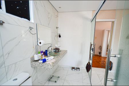 Casa à venda com 360m², 5 quartos e 2 vagas Casa à venda com 360m², 5 quartos e 2 vagasBanheiro suite