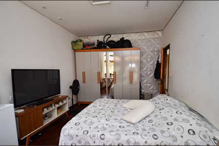 Casa à venda com 360m², 5 quartos e 2 vagas Casa à venda com 360m², 5 quartos e 2 vagasQuarto2