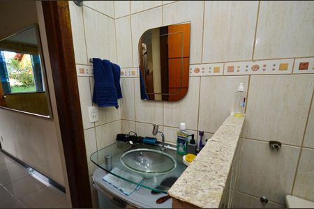 Casa à venda com 360m², 5 quartos e 2 vagas Casa à venda com 360m², 5 quartos e 2 vagasLavabo da sala