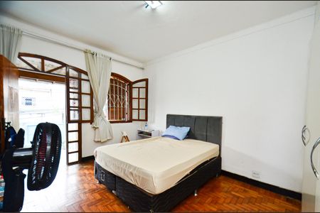 Casa à venda com 360m², 5 quartos e 2 vagas Casa à venda com 360m², 5 quartos e 2 vagasQuarto5