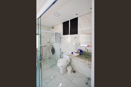 Casa à venda com 360m², 5 quartos e 2 vagas Casa à venda com 360m², 5 quartos e 2 vagasBanheiro suite