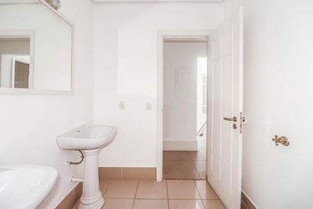 Casa à venda com 268m², 5 quartos e 3 vagas Casa à venda com 268m², 5 quartos e 3 vagasBanheiro Social