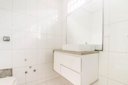 Casa à venda com 268m², 5 quartos e 3 vagas Casa à venda com 268m², 5 quartos e 3 vagasBanheiro da Suíte