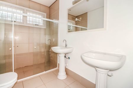 Casa à venda com 268m², 5 quartos e 3 vagas Casa à venda com 268m², 5 quartos e 3 vagasBanheiro Social