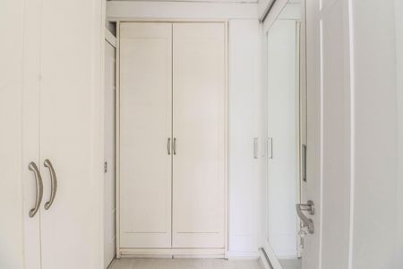 Casa à venda com 268m², 5 quartos e 3 vagas Casa à venda com 268m², 5 quartos e 3 vagasSuíte - Closet