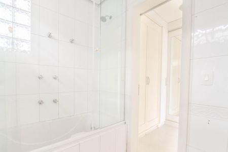 Casa à venda com 268m², 5 quartos e 3 vagas Casa à venda com 268m², 5 quartos e 3 vagasBanheiro da Suíte