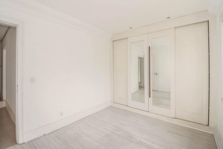 Casa à venda com 268m², 5 quartos e 3 vagas Casa à venda com 268m², 5 quartos e 3 vagasQuarto 3