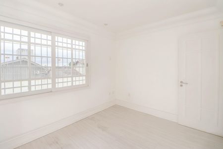 Casa à venda com 268m², 5 quartos e 3 vagas Casa à venda com 268m², 5 quartos e 3 vagasQuarto 3